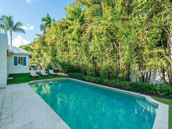 Luxury Vacation Residence in Palm Beach - Steps to Beach with Fire Place & Pool